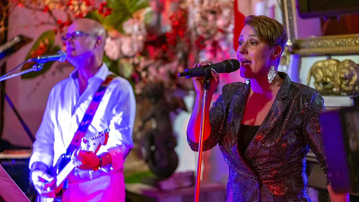 feestmuziek-voor-feest-feestje-feestjes-met-top-entertainment-muzikanten-artiesten-duo-crossroads-foto3