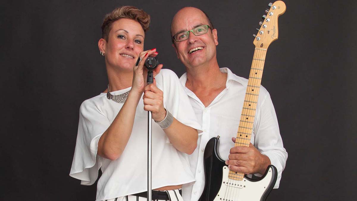 zanger-en-zangeres-zangers-muzikanten-artiesten-met-vrouwenstem-en-mannenstem-duo-crossroads-foto6